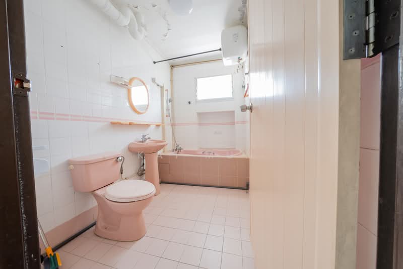 210 Pasir Ris Street 21, 210 Pasir Ris Street 21, 4 Bedrooms, 1,582 sqft, HDB Flat For Sale, by Kai Mun, 500184176 - Bathroom - PropertyGuru.com.sg