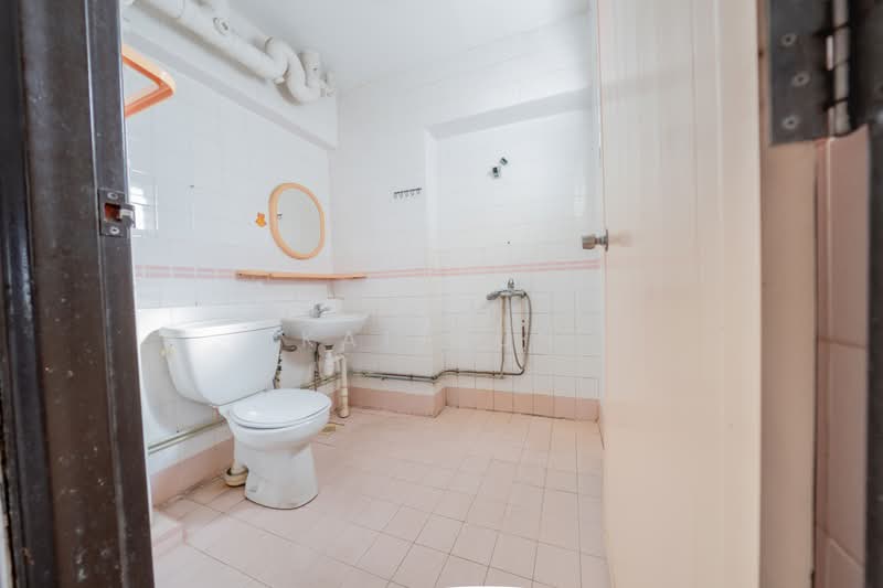 210 Pasir Ris Street 21, 210 Pasir Ris Street 21, 4 Bedrooms, 1,582 sqft, HDB Flat For Sale, by Kai Mun, 500184176 - Bathroom - PropertyGuru.com.sg