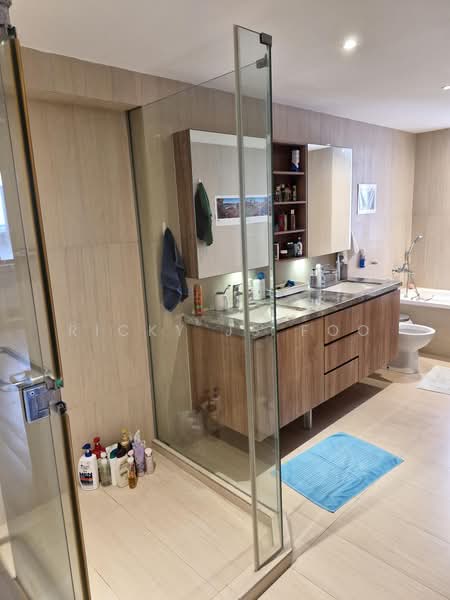 Beverly Hill, 61 Grange Road, 4 Bedrooms, 3,777 sqft, Condominium For Rent, by Ricky JS Foo, 500184179 - Bathroom - PropertyGuru.com.sg
