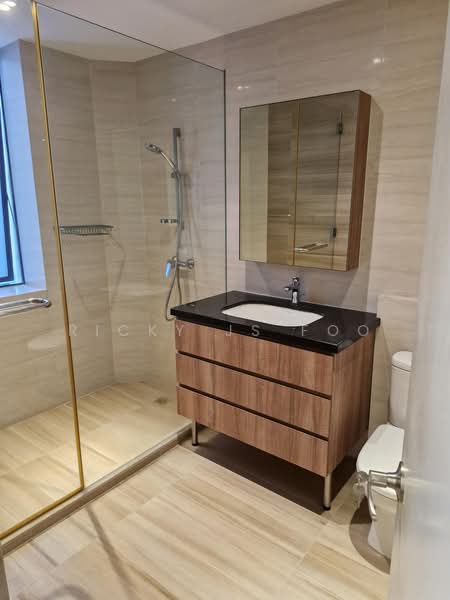 Beverly Hill, 61 Grange Road, 4 Bedrooms, 3,777 sqft, Condominium For Rent, by Ricky JS Foo, 500184179 - Bathroom - PropertyGuru.com.sg