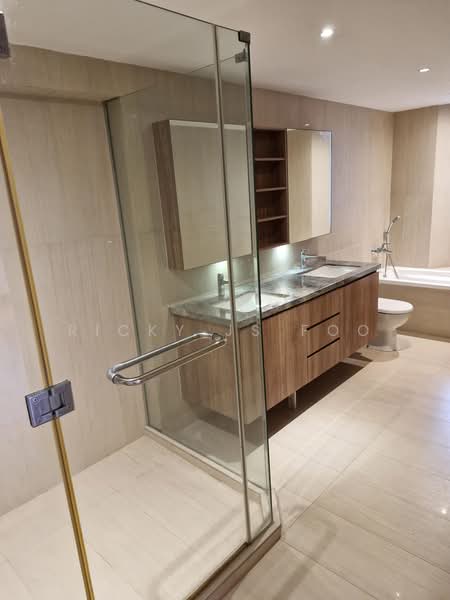 Beverly Hill, 61 Grange Road, 4 Bedrooms, 3,777 sqft, Condominium For Rent, by Ricky JS Foo, 500184179 - Bathroom - PropertyGuru.com.sg