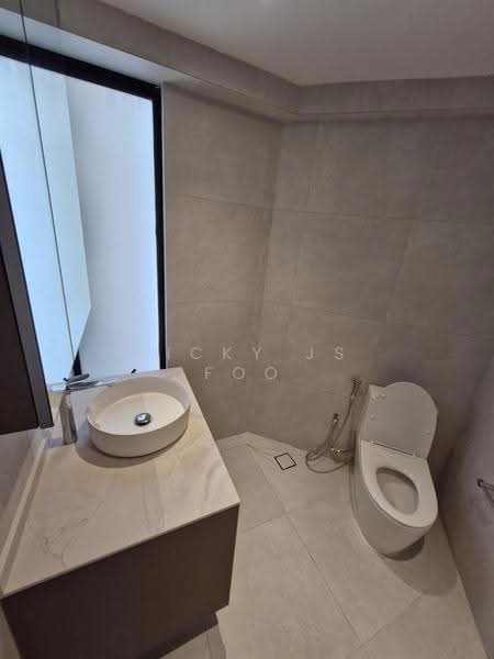 Beverly Hill, 61 Grange Road, Tanglin / Holland / Bukit Timah, 4 Bedrooms, 3,777 sqft, Condominium For Rent, by Ricky JS Foo, 500184179 - Renovated Guest powder room - PropertyGuru.com.sg