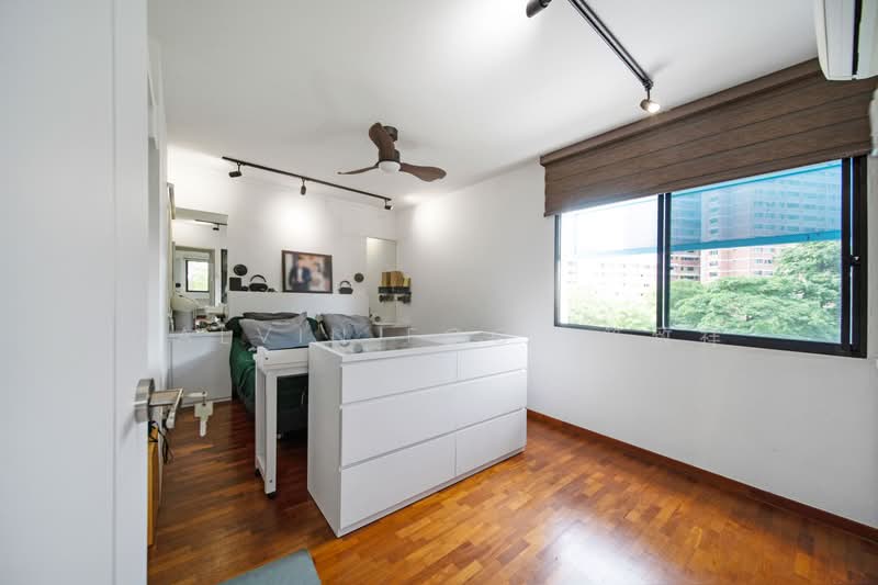 184 Stirling Road, 184 Stirling Road, 3 Bedrooms, 1,238 sqft, HDB Flat For Sale, by Calvin Foo 符致祥, 500184181 - Master Bedroom - PropertyGuru.com.sg