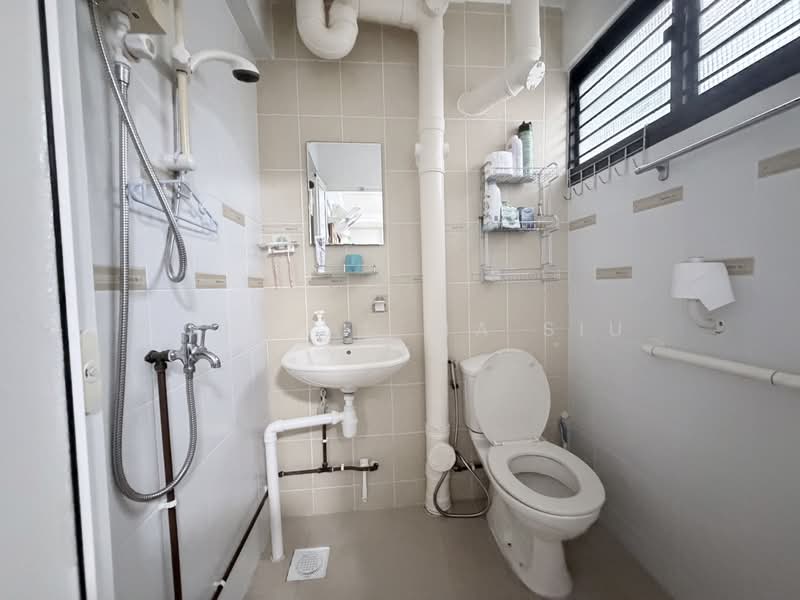 101 Woodlands Street 13, 101 Woodlands Street 13, 2 Bedrooms, 775 sqft, HDB Flat For Sale, by Tristan Ma Siu Yuen, 500184183 - Bathroom - PropertyGuru.com.sg