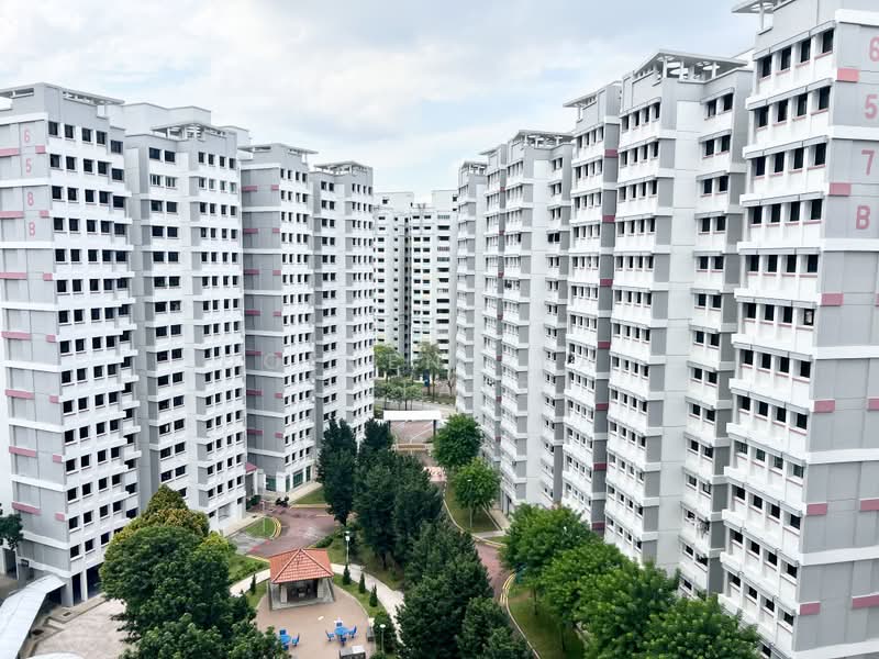 656C Jurong West Street 61, 656C Jurong West Street 61, 4 Bedrooms, 1,421 sqft, HDB Flat For Sale, by DOEVEN REAL ESTATE, 500184194 - Exterior - PropertyGuru.com.sg