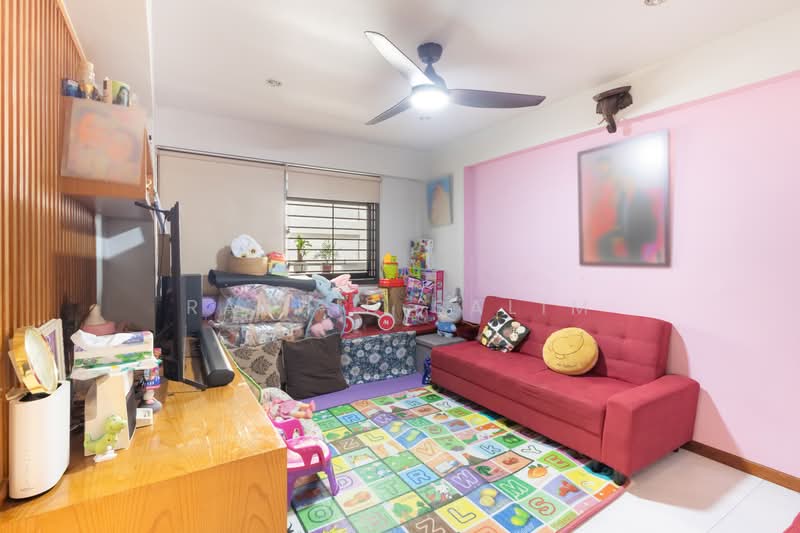 616 Senja Road, 616 Senja Road, 3 Bedrooms, 980 sqft, HDB Flat For Sale, by Rashid Salim, 500184223 - Living Room - PropertyGuru.com.sg