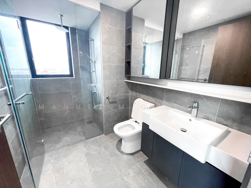 Riverfront Residences, 41 Hougang Avenue 7, 2 Bedrooms, 861 sqft, Condominium For Sale, by Manuel M Chiong, 500184244 - Bathroom - PropertyGuru.com.sg