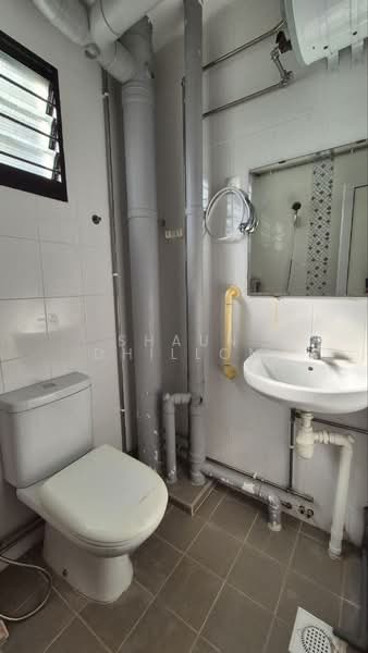 614 Hougang Avenue 8, 614 Hougang Avenue 8, Room Rental, 180 sqft, HDB Flat For Rent, by Shaun Dhillon, 500184245 - Bathroom - PropertyGuru.com.sg