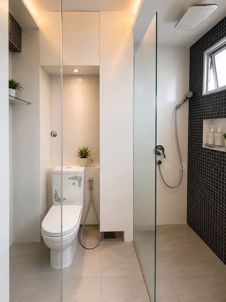 264 Bishan Street 24, 264 Bishan Street 24, 4 Bedrooms, 1,432 sqft, HDB Flat For Sale, by Amanda Wong, 500184247 - Master Bathroom toilet  - PropertyGuru.com.sg