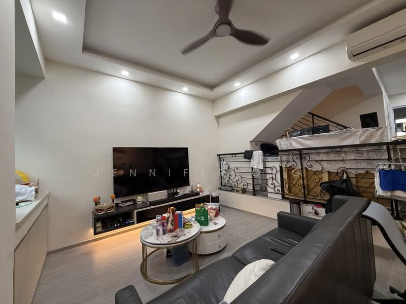Lakepoint Condo, 10 Lakepoint Drive, 4 Bedrooms, 1,883 sqft, Condominium For Sale, by Jennifer Ong, 500184257 - Living Room - PropertyGuru.com.sg