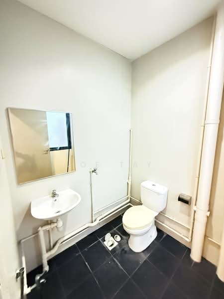 Vertex, 33 Ubi Avenue 3, 1,464 sqft, Light Industrial (B1) For Sale, by Joe Tay, 500184289 - Bathroom - CommercialGuru.com.sg
