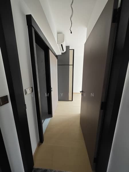 One Bernam, 1 Bernam Street, 2 Bedrooms, 700 sqft, Condominium For Sale, by Lim Yuxin, 500184316 - Corridor - PropertyGuru.com.sg