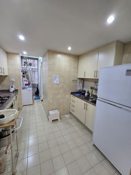 Compass Heights, 9 Sengkang Square, 3 Bedrooms, 1,335 sqft, Condominium For Sale, by Bryan Ng, 500184325 - Kitchen - PropertyGuru.com.sg