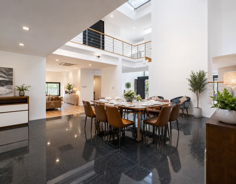 ⭐️RARE DUAL FRONTAGE MODERN 2-STY DETACHED @ GCBA RAFFLES PARK⭐️1 KM OF RGPS⭐️VERY WIDE FRONTAGE⭐️, Oriole Crescent Ash Cassia Sunset Pine Linden Vanda Eng Neo Greenmead Greenview Greenpark Hillcrest Watten Shelford Senandong Swiss Club Binjai Kampong Chantek Chee Hoon Camden Kheam Hock Trevose Camborne Narooma Dalkeith Harlyn Berrima Merryn Tudor, 7 Bedrooms, 8,200 sqft, Detached House For Sale, by Damian Tan 陈係赈, 500184344 - Dining Room - PropertyGuru.com.sg
