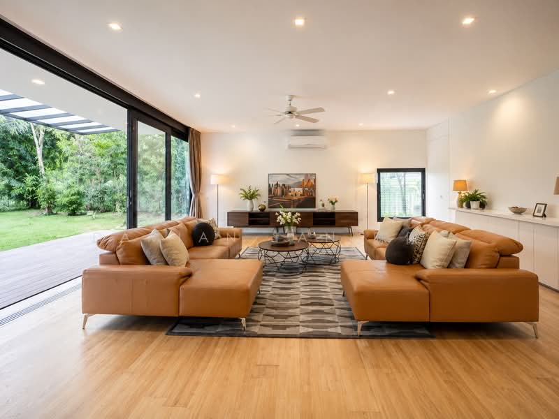 ⭐️RARE DUAL FRONTAGE MODERN 2-STY DETACHED @ GCBA RAFFLES PARK⭐️1 KM OF RGPS⭐️VERY WIDE FRONTAGE⭐️, Oriole Crescent Ash Cassia Sunset Pine Linden Vanda Eng Neo Greenmead Greenview Greenpark Hillcrest Watten Shelford Senandong Swiss Club Binjai Kampong Chantek Chee Hoon Camden Kheam Hock Trevose Camborne Narooma Dalkeith Harlyn Berrima Merryn Tudor, 7 Bedrooms, 8,200 sqft, Detached House For Sale, by Damian Tan 陈係赈, 500184344 - Living Room - PropertyGuru.com.sg