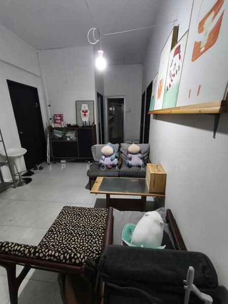 Wu De Building, 6A Beatty Road, Room Rental, 100 sqft, Apartment For Rent, by Yip Kok Kuin, 500184385 - Living Room - PropertyGuru.com.sg