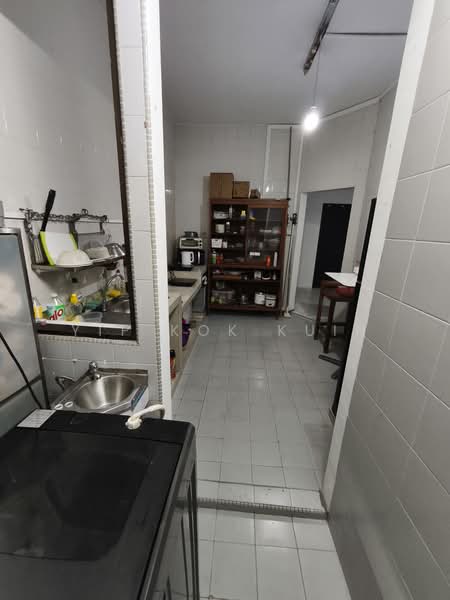 Wu De Building, 6A Beatty Road, Room Rental, 100 sqft, Apartment For Rent, by Yip Kok Kuin, 500184385 - Kitchen - PropertyGuru.com.sg