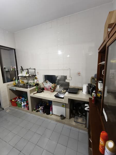 Wu De Building, 6A Beatty Road, Room Rental, 100 sqft, Apartment For Rent, by Yip Kok Kuin, 500184385 - Kitchen - PropertyGuru.com.sg