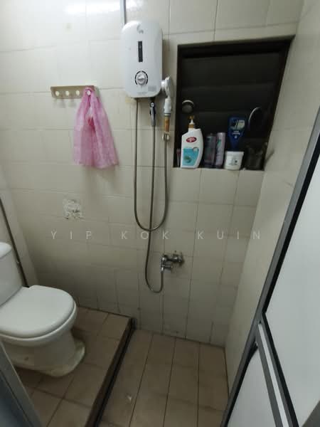 Wu De Building, 6A Beatty Road, Room Rental, 100 sqft, Apartment For Rent, by Yip Kok Kuin, 500184385 - Bathroom 2 - PropertyGuru.com.sg