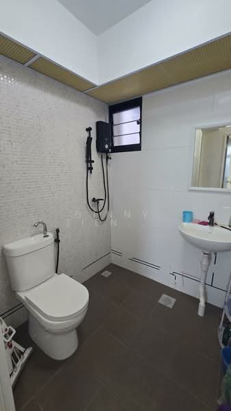 995C Buangkok Crescent, 995C Buangkok Crescent, 2 Bedrooms, 731 sqft, HDB Flat For Sale, by Ginny Tien (Ginnie Tien), 500184425 - Bathroom - PropertyGuru.com.sg