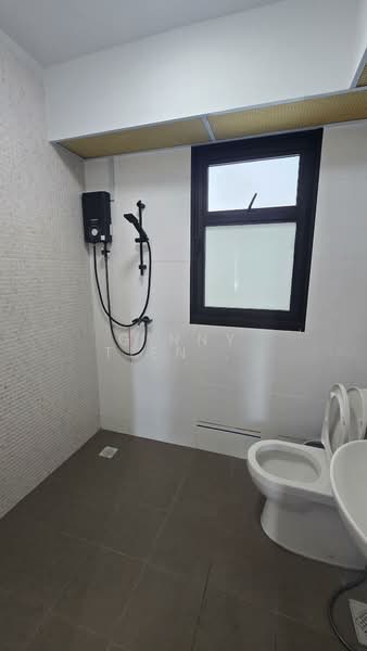 995C Buangkok Crescent, 995C Buangkok Crescent, 2 Bedrooms, 731 sqft, HDB Flat For Sale, by Ginny Tien (Ginnie Tien), 500184425 - Bathroom - PropertyGuru.com.sg