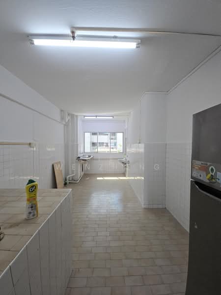 504 Jurong West Street 51, 504 Jurong West Street 51, 2 Bedrooms, 700 sqft, HDB Flat For Rent, by Liew Wenzheng, 500184436 - Kitchen - PropertyGuru.com.sg