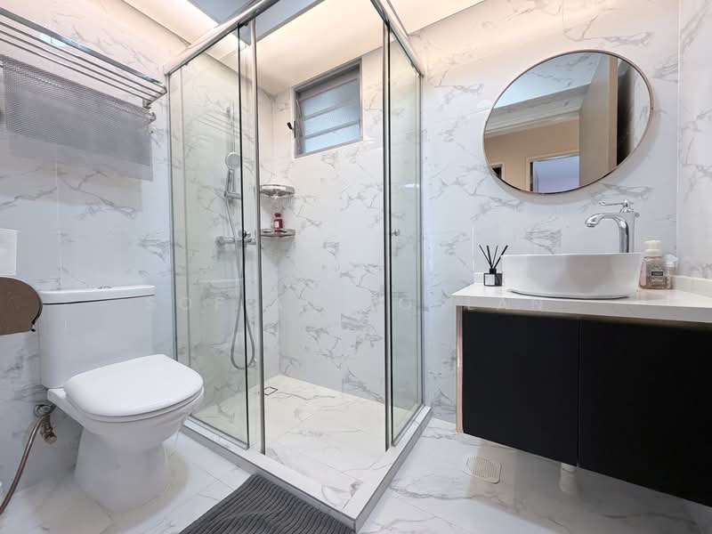 684B Edgedale Plains, 684B Edgedale Plains, 3 Bedrooms, 1,216 sqft, HDB Flat For Sale, by Sofian Roslan, 500184447 - Bathroom - PropertyGuru.com.sg