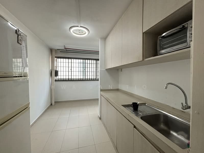 3 Queen's Road, 3 Queen's Road, 2 Bedrooms, 800 sqft, HDB Flat For Rent, by Hwa San TIO, 500184455 - Kitchen - PropertyGuru.com.sg