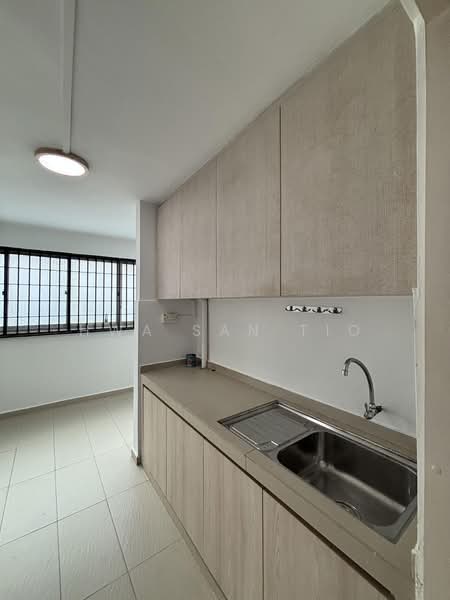 3 Queen's Road, 3 Queen's Road, 2 Bedrooms, 800 sqft, HDB Flat For Rent, by Hwa San TIO, 500184455 - Kitchen - PropertyGuru.com.sg