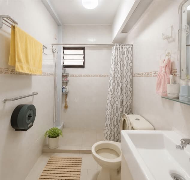 458 Clementi Avenue 3, 458 Clementi Avenue 3, 3 Bedrooms, 1,184 sqft, HDB Flat For Sale, by James Lee, 500184456 - Bathroom - PropertyGuru.com.sg