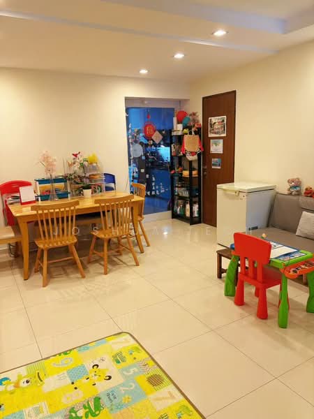 266 Tampines Street 21, 266 Tampines Street 21, 3 Bedrooms, 1,109 sqft, HDB Flat For Sale, by Joshua Tech, 500184459 - Living Room - PropertyGuru.com.sg