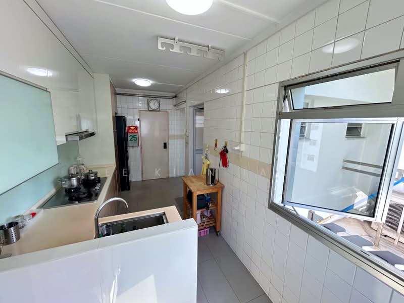 249 Compassvale Road, 249 Compassvale Road, 3 Bedrooms, 914 sqft, HDB Flat For Rent, by Ee Kian Tan, 500184470 - Kitchen - PropertyGuru.com.sg