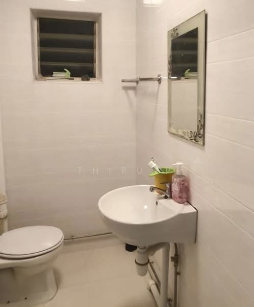 462 Jurong West Street 41, 462 Jurong West Street 41, 2 Bedrooms, 785 sqft, HDB Flat For Sale, by Thiru P, 500184478 - Bathroom - PropertyGuru.com.sg