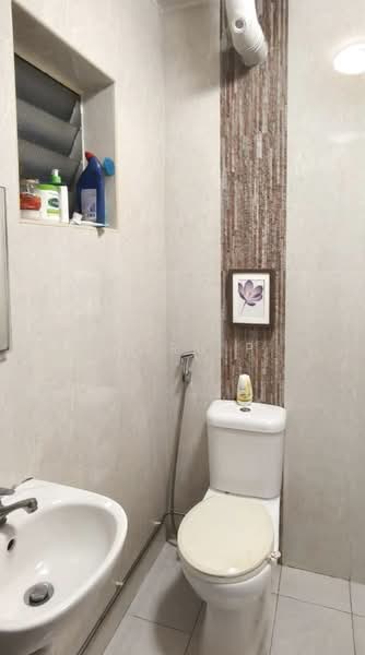 462 Jurong West Street 41, 462 Jurong West Street 41, 2 Bedrooms, 785 sqft, HDB Flat For Sale, by Thiru P, 500184478 - Bathroom - PropertyGuru.com.sg