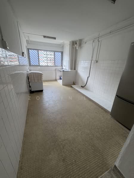 105 Bukit Purmei Road, 105 Bukit Purmei Road, 2 Bedrooms, 721 sqft, HDB Flat For Sale, by Zoelyn Lim, 500184485 - Kitchen - PropertyGuru.com.sg
