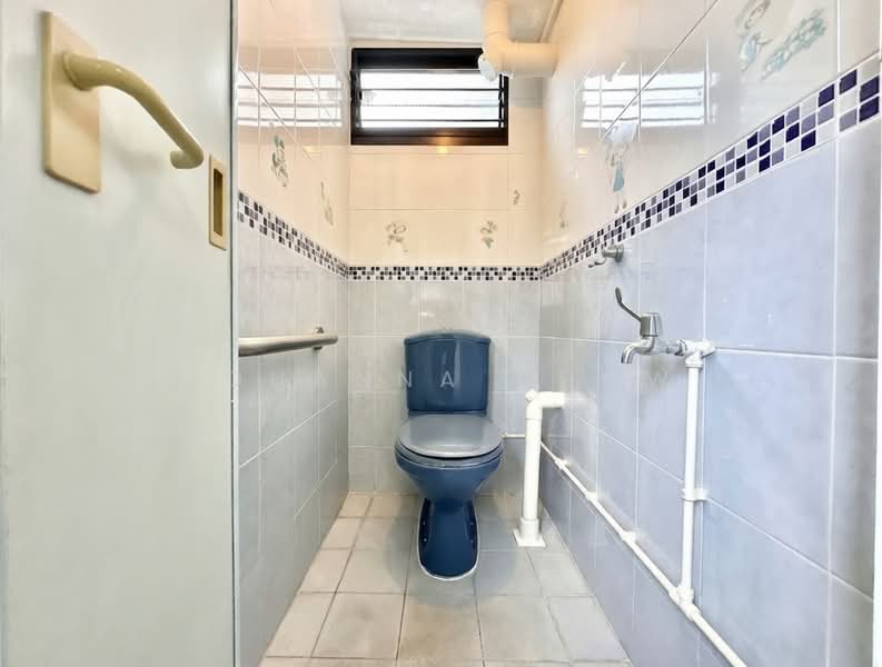 226 Lorong 8 Toa Payoh, 226 Lorong 8 Toa Payoh, 3 Bedrooms, 883 sqft, HDB Flat For Sale, by Johanna Chow, 500184486 - Bathroom - PropertyGuru.com.sg