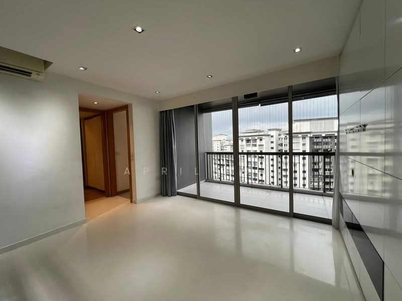 Looking to sell your property? Click HERE!, , 4 Bedrooms, 1,227 sqft, Condominium For Sale, by April Tai, 500184489 - Living Room - PropertyGuru.com.sg
