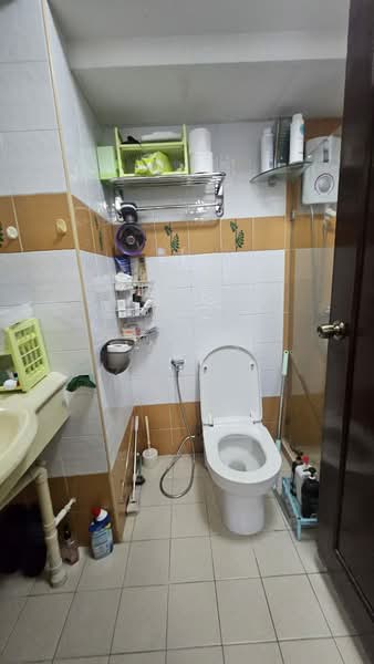 404B Fernvale Lane, 404B Fernvale Lane, 3 Bedrooms, 1,227 sqft, HDB Flat For Sale, by James Yeo, 500184494 - Bathroom - PropertyGuru.com.sg