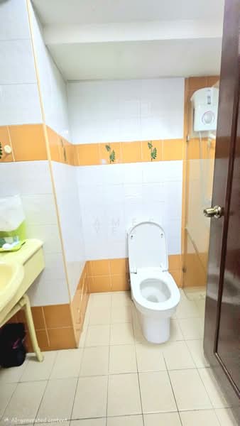 404B Fernvale Lane, 404B Fernvale Lane, 3 Bedrooms, 1,227 sqft, HDB Flat For Sale, by James Yeo, 500184494 - Bathroom - PropertyGuru.com.sg