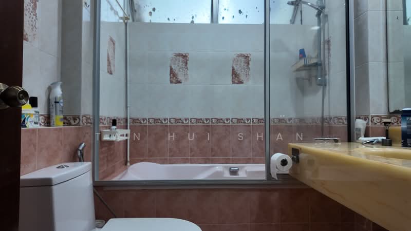 Clementi Park, 127 Sunset Way, 2 Bedrooms, 1,163 sqft, Condominium For Sale, by Tan Hui Shan, 500184504 - Bathroom - PropertyGuru.com.sg