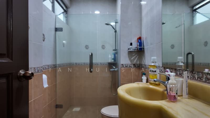 Clementi Park, 127 Sunset Way, 2 Bedrooms, 1,163 sqft, Condominium For Sale, by Tan Hui Shan, 500184504 - Bathroom - PropertyGuru.com.sg