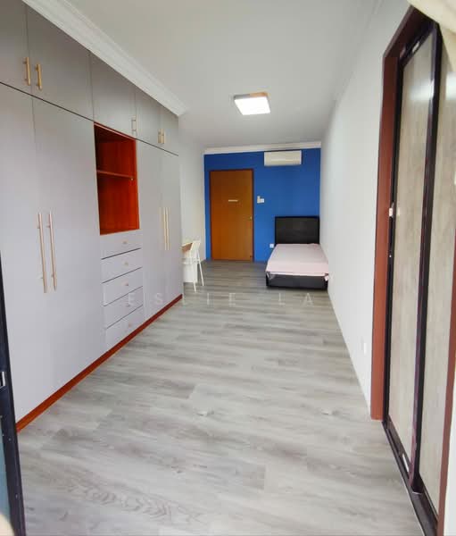 Kilat Court, 17 Lorong Kilat, 6 Bedrooms, 2,110 sqft, Apartment For Sale, by Leslie Lau, 500184510 - Bedroom 5 (Jack & Jill Bath) - PropertyGuru.com.sg