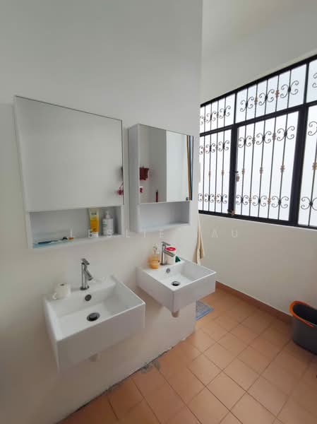 Kilat Court, 17 Lorong Kilat, 6 Bedrooms, 2,110 sqft, Apartment For Sale, by Leslie Lau, 500184510 - Common Sinks - PropertyGuru.com.sg