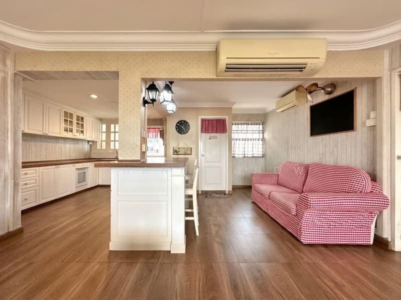 44 Bedok South Road, 44 Bedok South Road, 2 Bedrooms, 904 sqft, HDB Flat For Sale, by Johanna Chow, 500184512 - Kitchen - PropertyGuru.com.sg