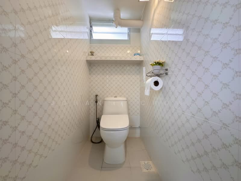 44 Bedok South Road, 44 Bedok South Road, 2 Bedrooms, 904 sqft, HDB Flat For Sale, by Johanna Chow, 500184512 - Bathroom - PropertyGuru.com.sg