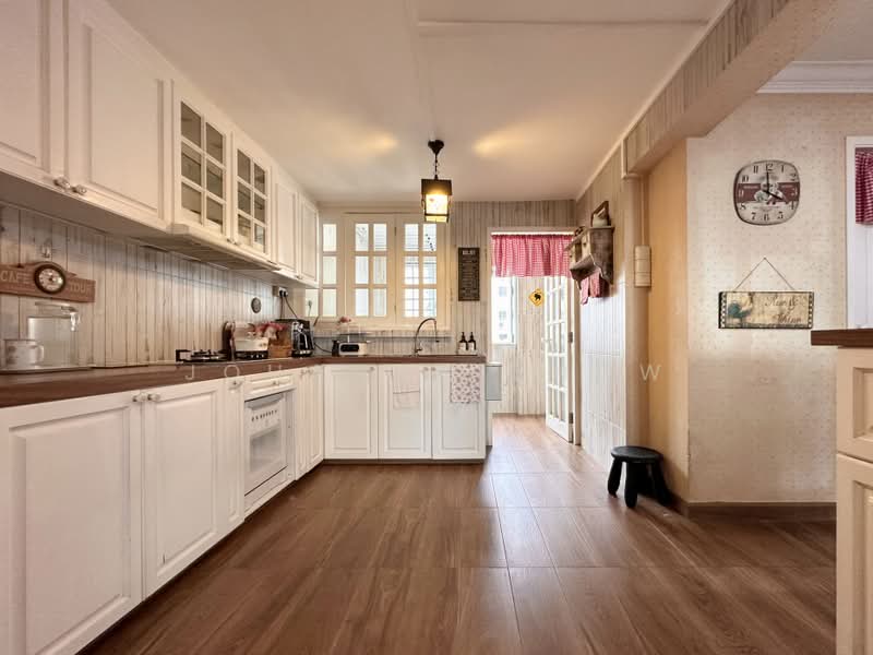 44 Bedok South Road, 44 Bedok South Road, 2 Bedrooms, 904 sqft, HDB Flat For Sale, by Johanna Chow, 500184512 - Kitchen - PropertyGuru.com.sg