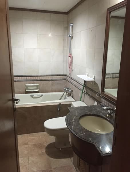 The Bayshore, 34 Bayshore Road, 2 Bedrooms, 980 sqft, Condominium For Rent, by Julia Khoo, 500184529 - Bathroom - PropertyGuru.com.sg
