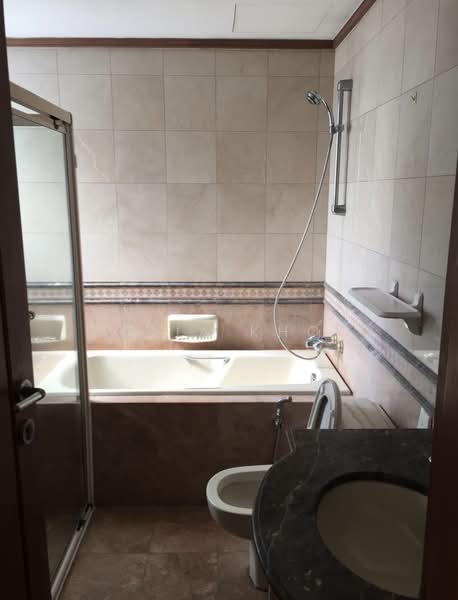 The Bayshore, 34 Bayshore Road, 2 Bedrooms, 980 sqft, Condominium For Rent, by Julia Khoo, 500184529 - Bathroom - PropertyGuru.com.sg