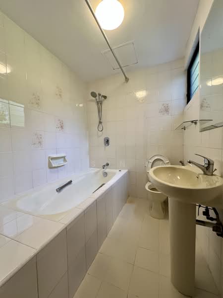 Regency Park, 7 Nathan Road, 3 Bedrooms, 2,260 sqft, Condominium For Sale, by Wilson Ng, 500184532 - Bathroom - PropertyGuru.com.sg