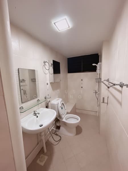 Laguna Park, 5000D Marine Parade Road, Room Rental, 120 sqft, Apartment For Rent, by Fennie, 500184539 - Bathroom - PropertyGuru.com.sg